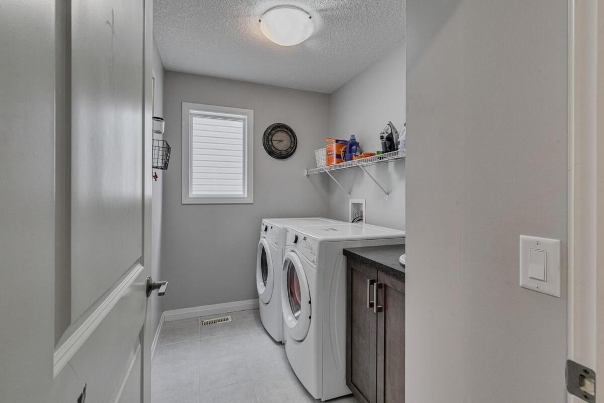 Lamont Villa Calgary Bagian luar foto