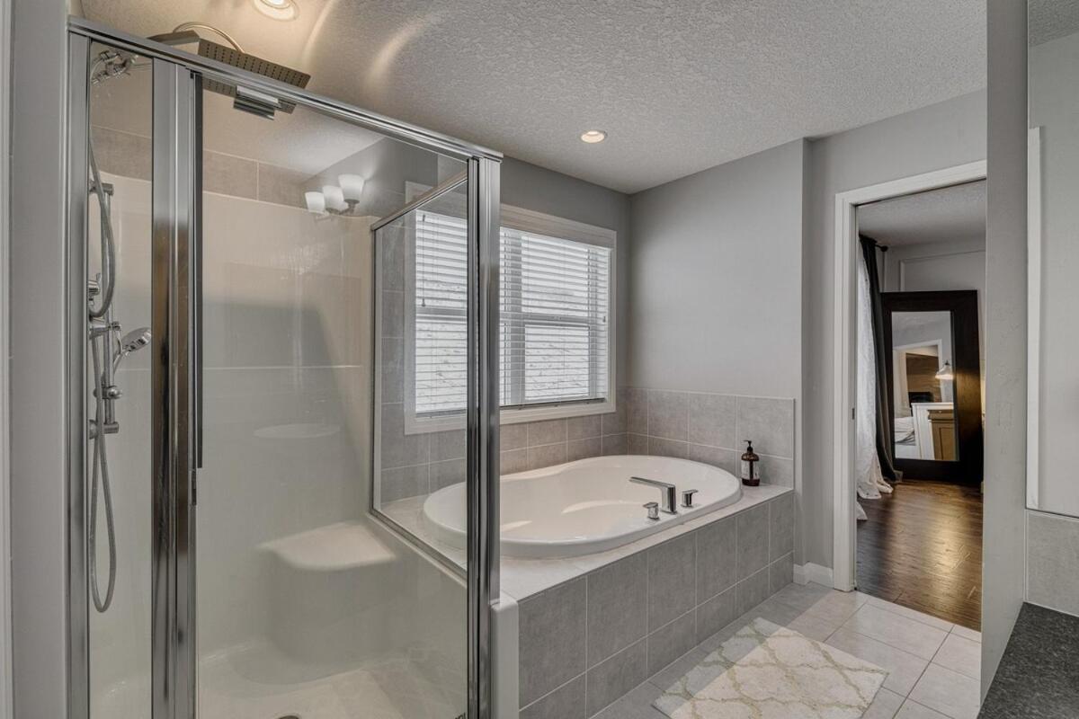 Lamont Villa Calgary Bagian luar foto