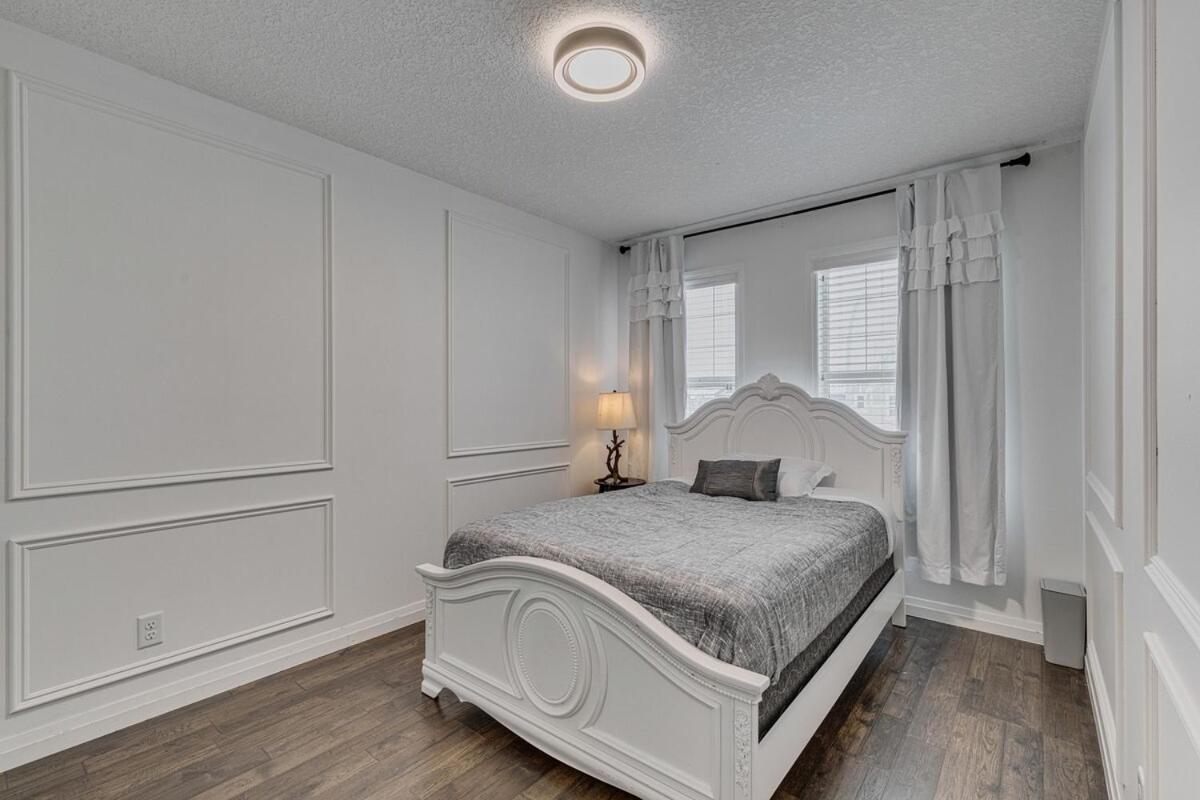 Lamont Villa Calgary Bagian luar foto