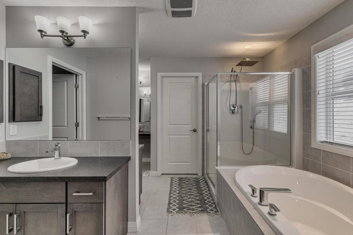 Lamont Villa Calgary Bagian luar foto