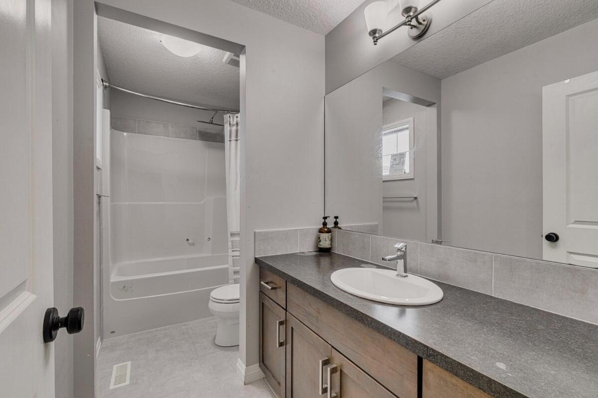 Lamont Villa Calgary Bagian luar foto